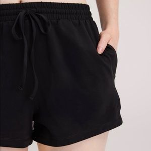 Girlfriend Collective Black ReSet Swing Short XS